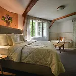 Hotel Chateau Garden Retreat 4*
