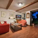 Hotel Chateau Garden Retreat