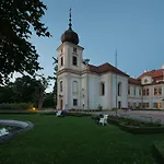Chateau Garden Retreat Loucen