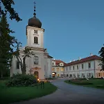 Chateau Garden Retreat Hotel Loucen