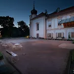Hotel Chateau Garden Retreat