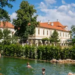 Chateau Garden Retreat 4*