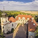 Chateau Garden Retreat Loučeň
