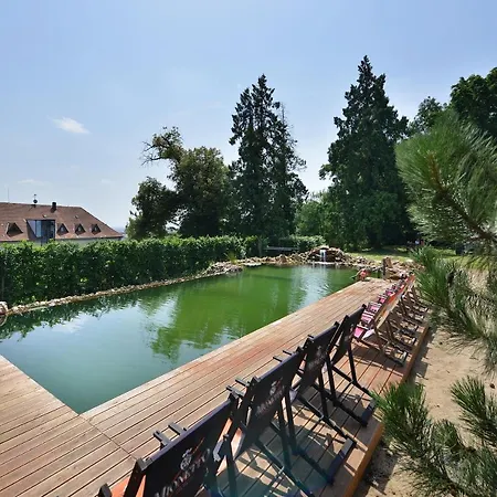 Chateau Garden Retreat 4* Loučeň