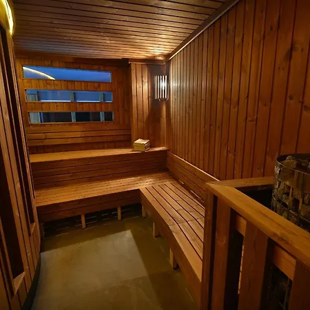 Chateau Garden Retreat فندق Loučeň