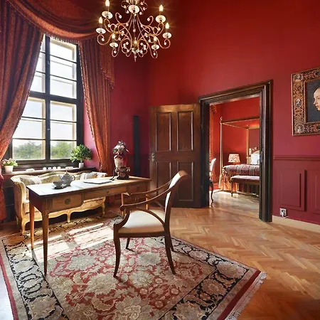 Chateau Garden Retreat Hotel Loucen