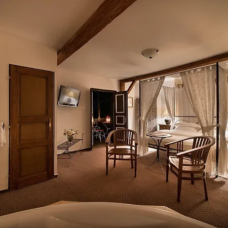 Chateau Garden Retreat Otel