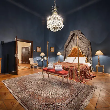 Chateau Garden Retreat Hotel Loucen