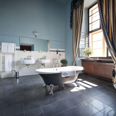 Hotel Chateau Garden Retreat 4*