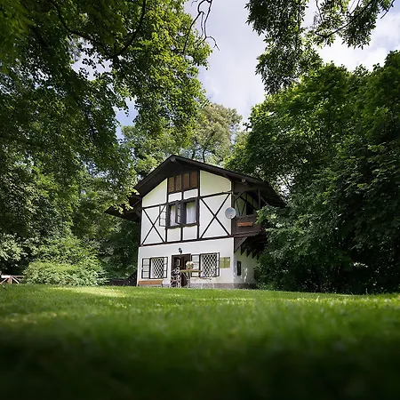 Chateau Garden Retreat Otel