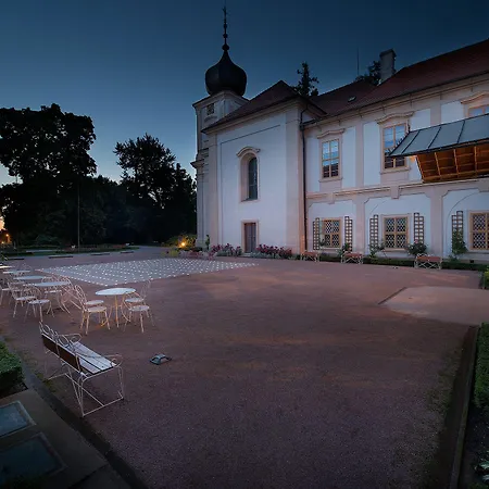 Otel Chateau Garden Retreat