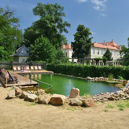 Hotel Chateau Garden Retreat