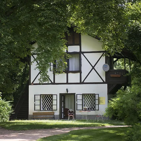 Chateau Garden Retreat Hotel Loucen