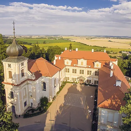Chateau Garden Retreat Loucen
