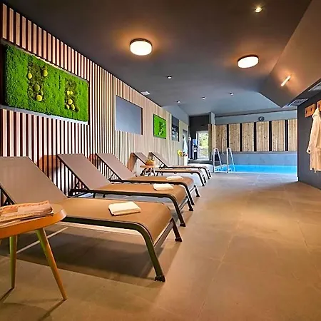 Chateau Garden Retreat Hotel Loucen