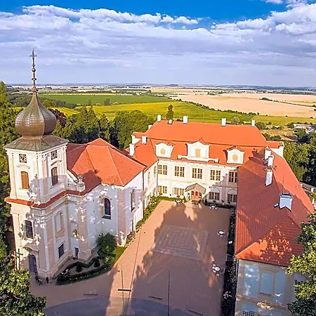 Hotel Chateau Garden Retreat Loucen