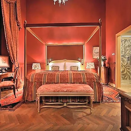 Chateau Garden Retreat מלון 4*