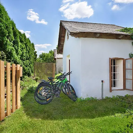 Chateau Garden Retreat מלון
