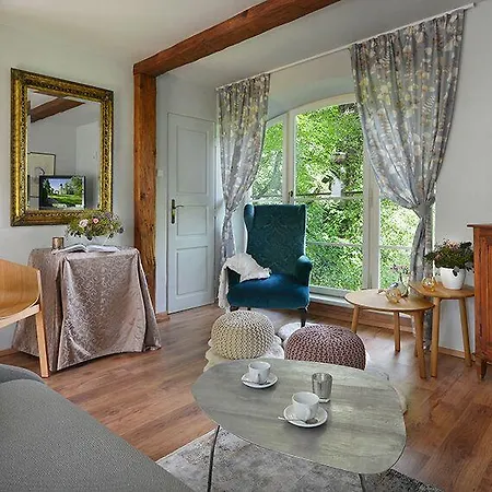 Chateau Garden Retreat מלון 4*