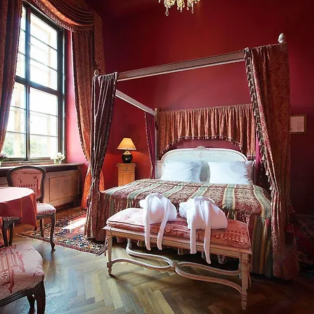 Chateau Garden Retreat 4* Loucen