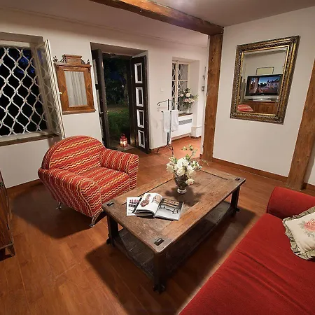 Chateau Garden Retreat فندق 4*