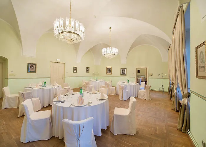 Chateau Garden Retreat Hotel Loučeň