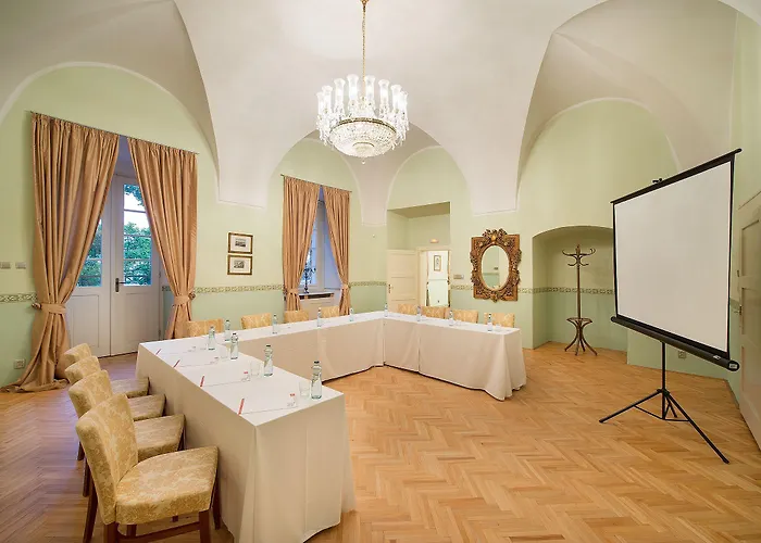 Hotel Chateau Garden Retreat Loučeň