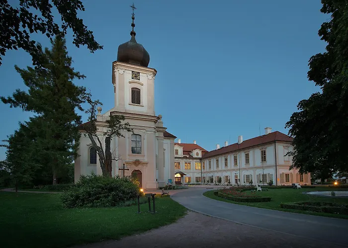 Chateau Garden Retreat Hotel Loučeň